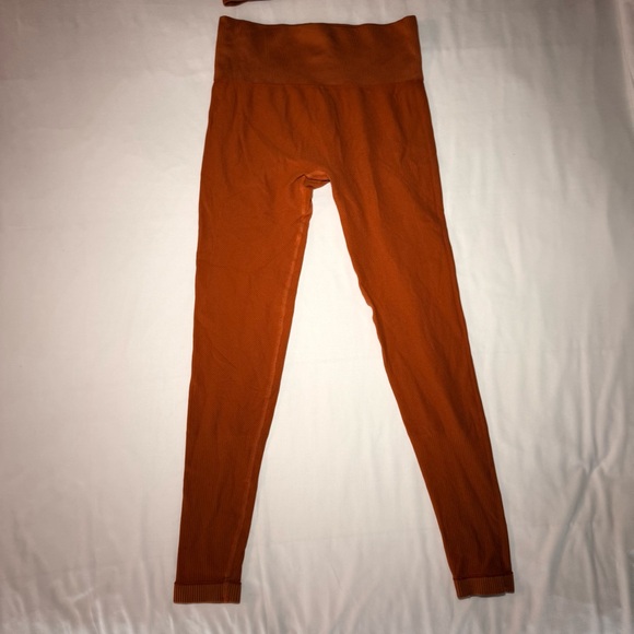 PrettyLittleThing Burnt Orange Activewear Top - Picture 11 of 11